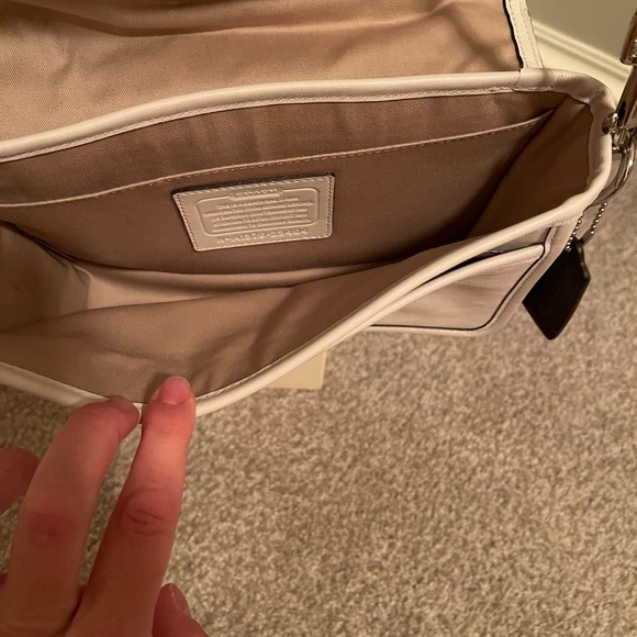 White Coach Purse - Picture 8 of 9